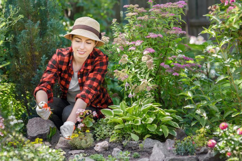 Weeding Service in Honolulu, HI